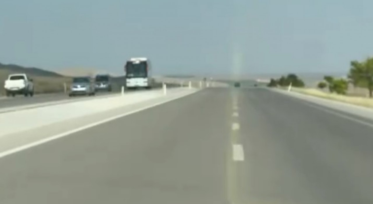 Ters şeritten giden kamyonet yürekleri ağza getirdi