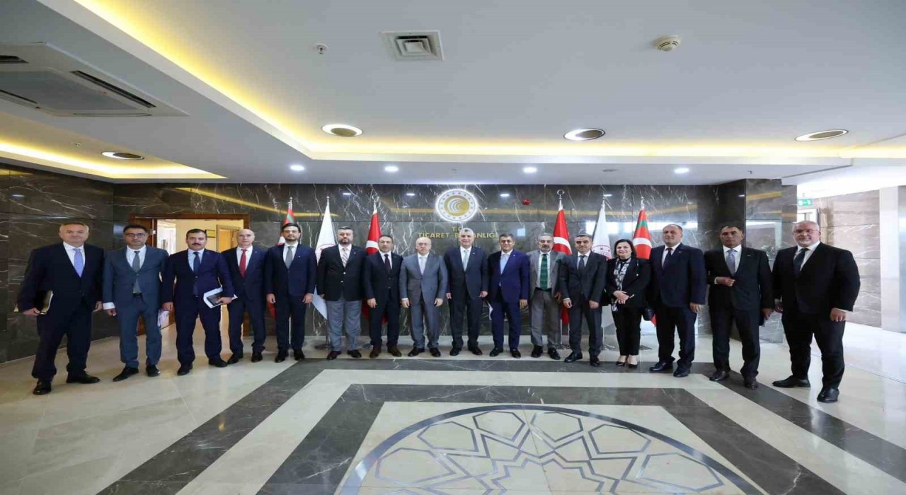 Ticaret Bakanı Bolat, Uluslararası Nakliyeciler Derneği üyeleriyle bir araya geldi