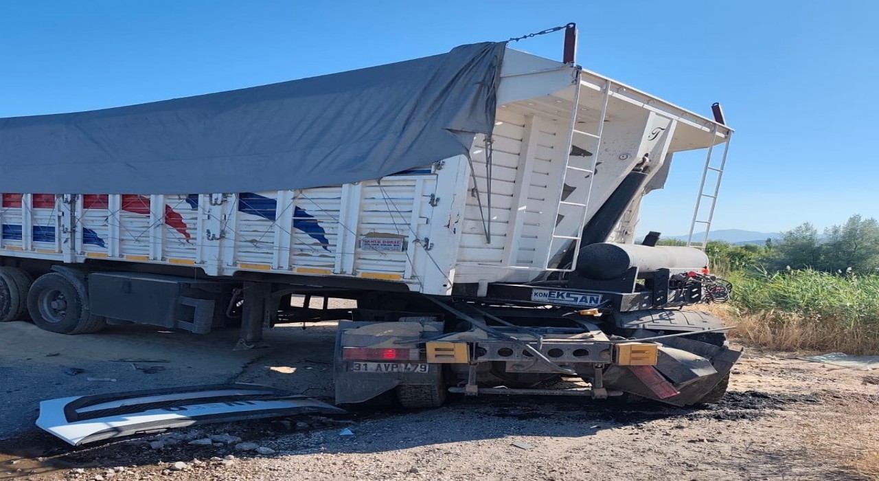 Tır ile beton mikseri çarpıştı: 1 yaralı