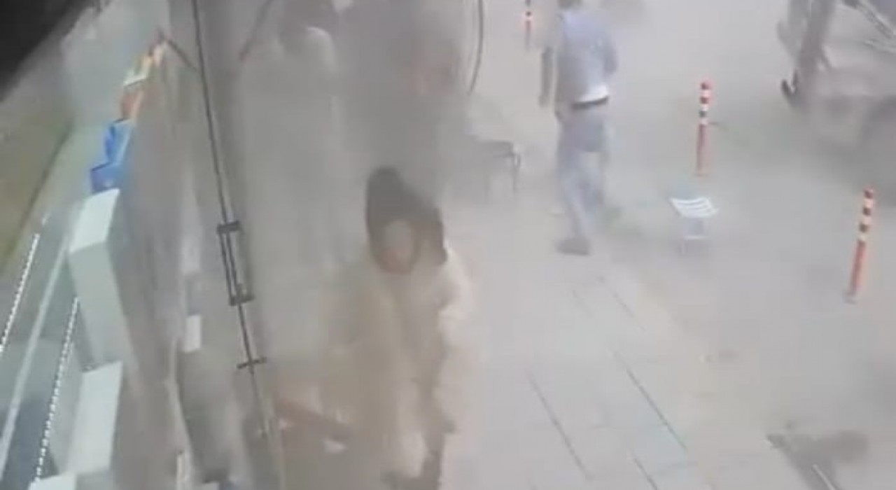 Tır lastiği patladı, vatandaşlar korku dolu anlar yaşadı