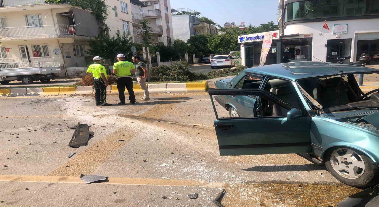 Tofaş otomobil ağaca çarptı: 1i çocuk 3 yaralı