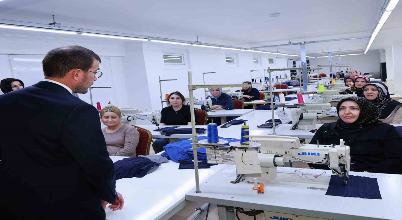 Tokat Belediyesi öncülüğünde sanayiye kadın eli değmeye devam ediyor