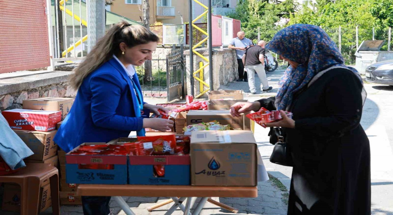 Tokat Belediyesinden YKS velilerine 27 okulda ikram hizmeti