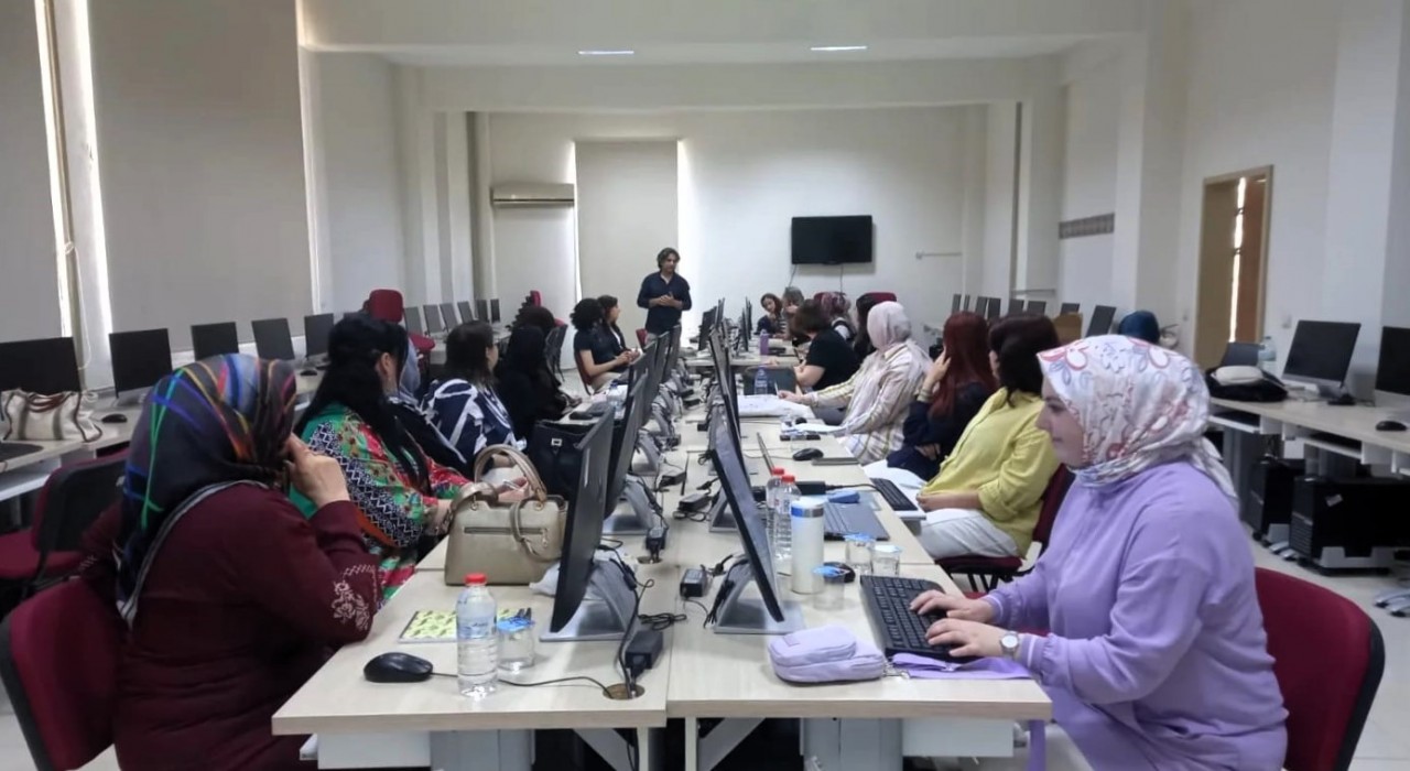 Tokatta kadın girişimcilere yapay zekâ eğitimi verildi