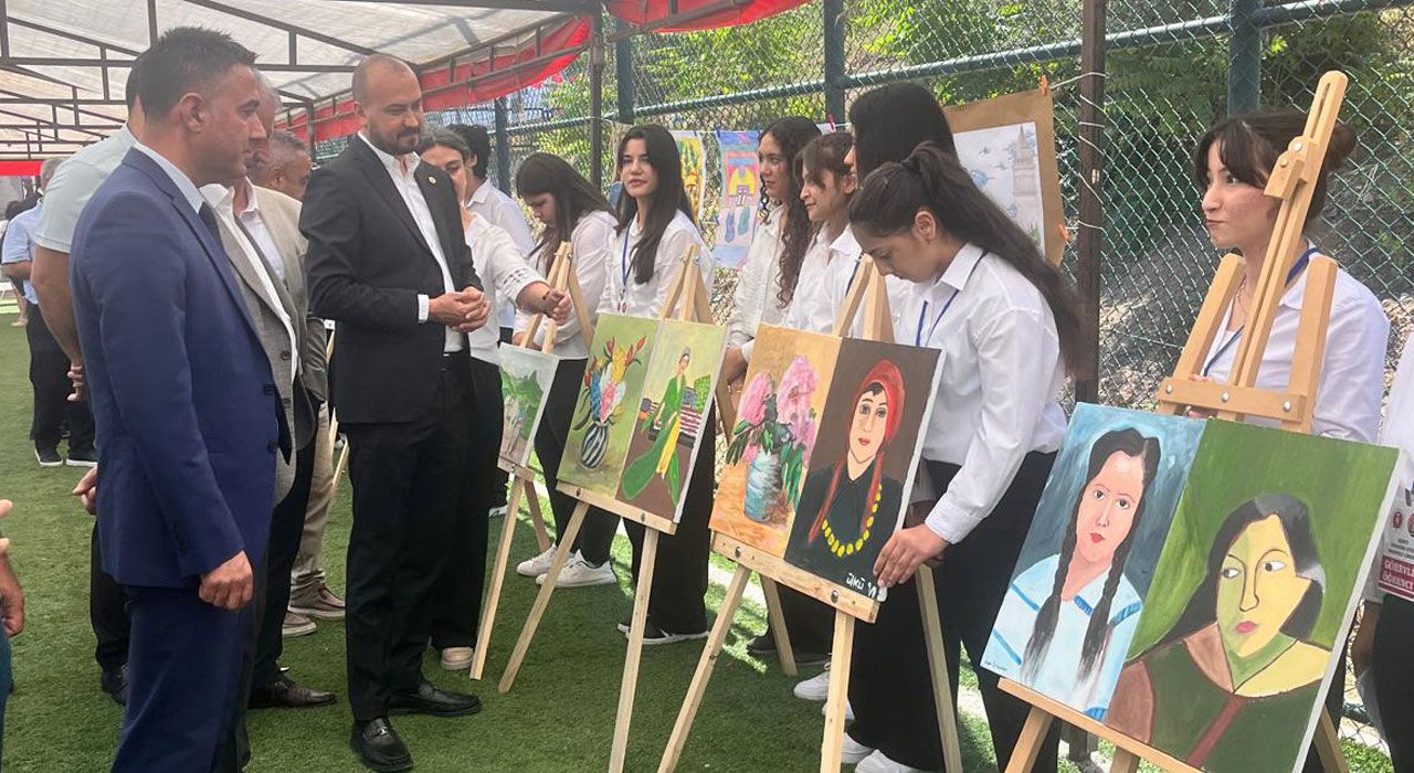 Toprakkale’de Öğrencilerden Sanat ve Doğa Temalı Sergi