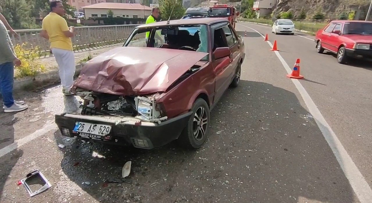 Tortumda trafik kazası: 3 yaralı