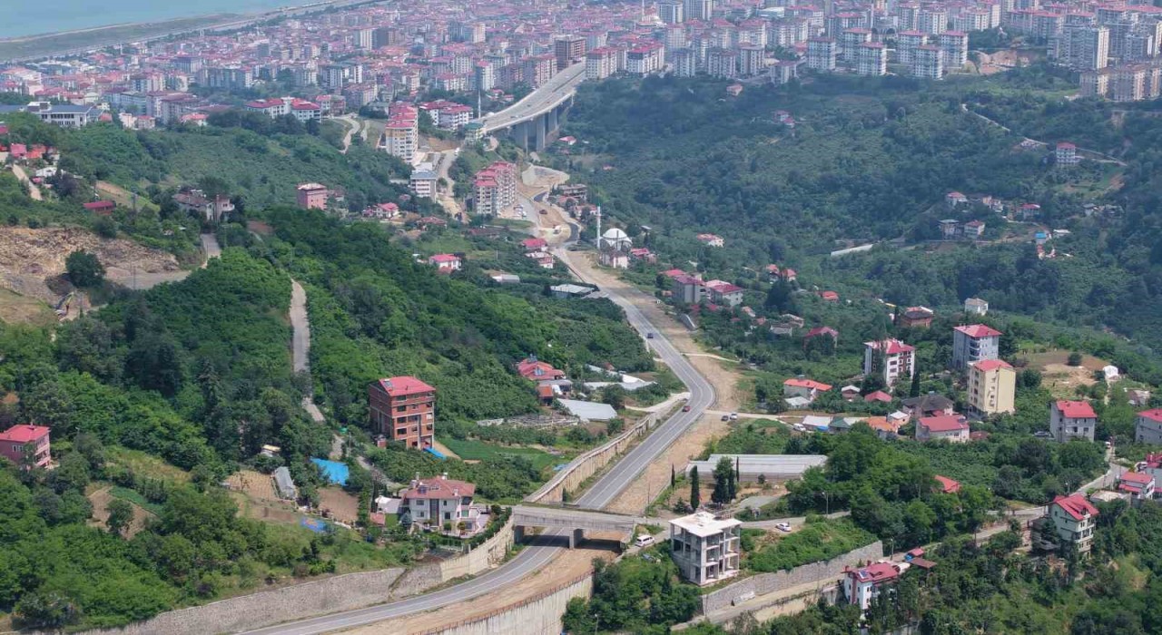 Trabzonda 13 yıldır bitmeyen yol tepki çekiyor