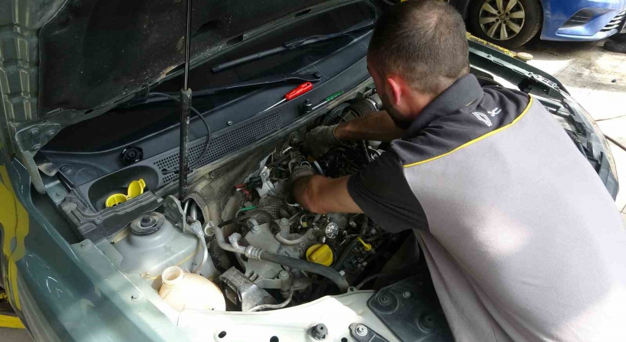 Trabzonda sel hasarları servislere araç girişini artırdı