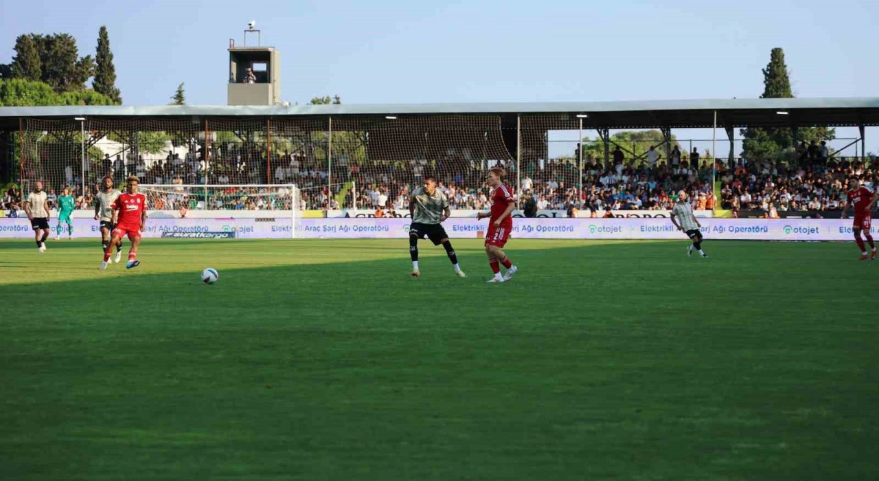 Trendyol Süper Lig: Bodrum FK: 0 - Beşiktaş: 3 (İlk yarı)