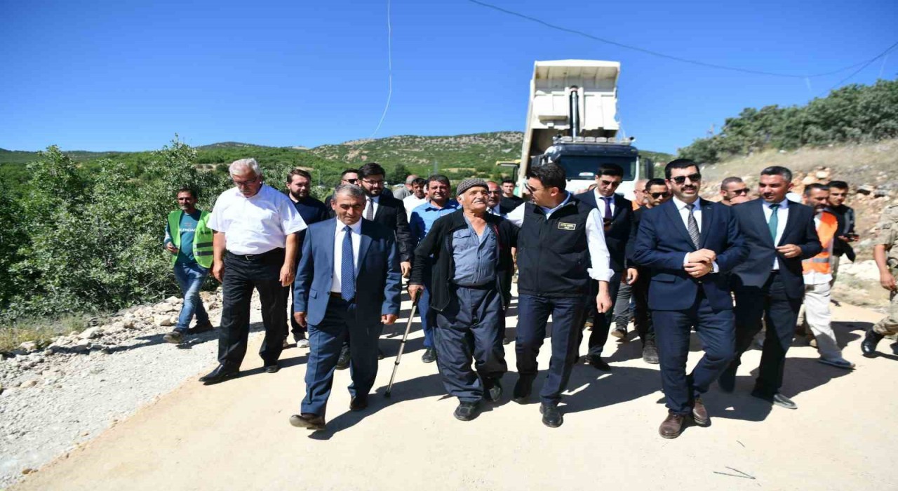 Tuncelide köy yolları sıcak asfalta tanışıyor