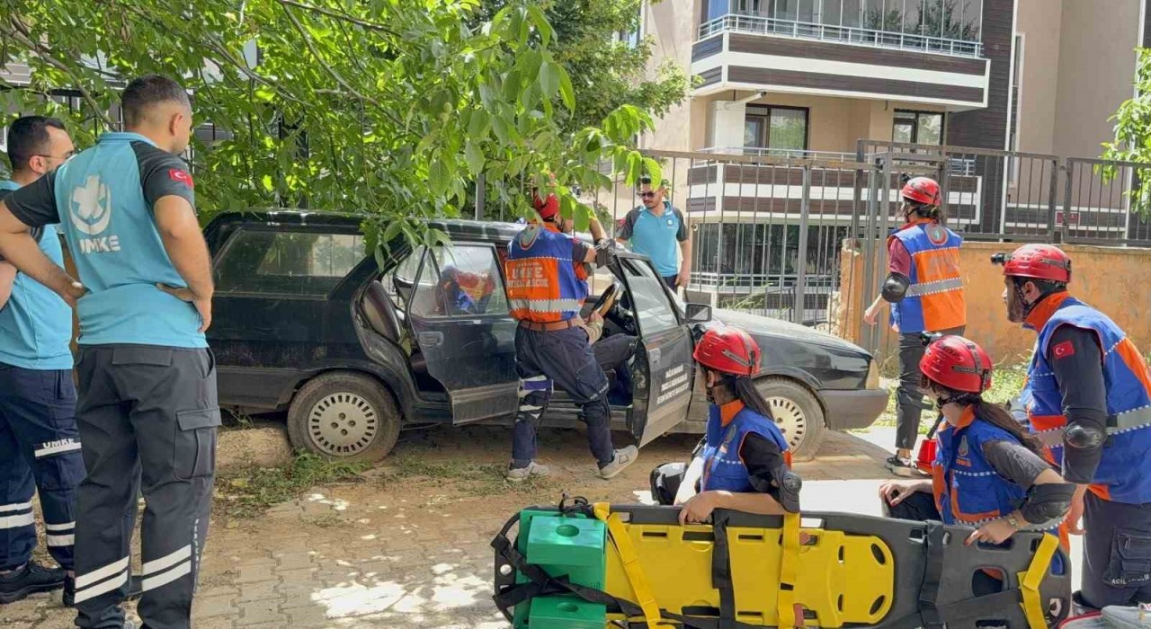 Tuncelide UMKE temel eğitimi başarıyla tamamlandı