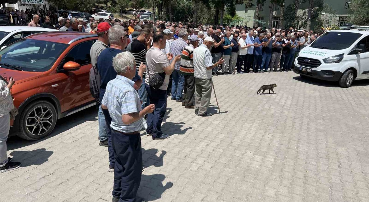 Tuncelideki kazada hayatını kaybeden anneanne ve torun Çanakkalede son yolculuklarına uğurlandı