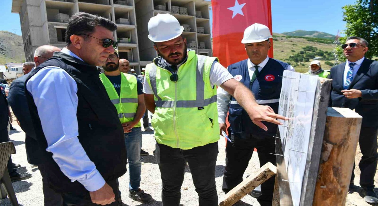 Tuncelinin en riskli ilçesinde depreme dirençli 281 konutun yapımı sürüyor
