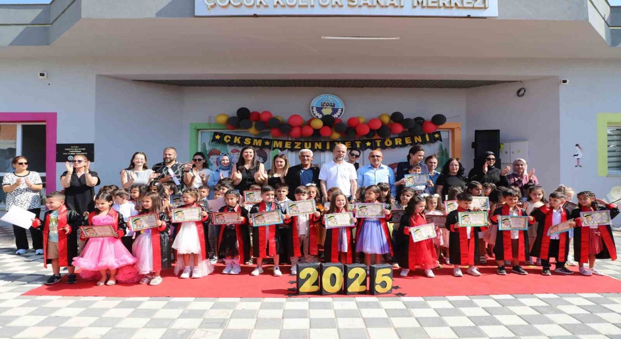 Turgutlu Belediyesi Çocuk Kültür Sanat Merkezinde mezuniyet heyecanı