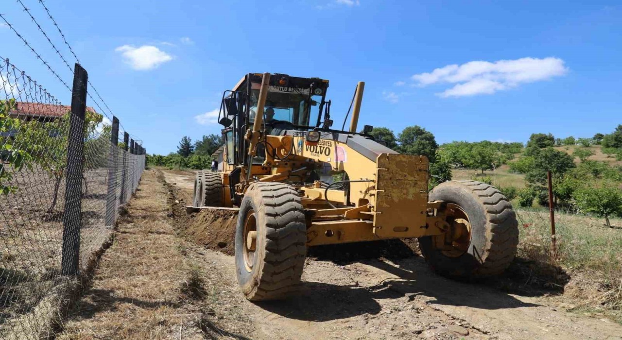 Turgutlu Belediyesinden 37 kırsal mahalleye yol desteği