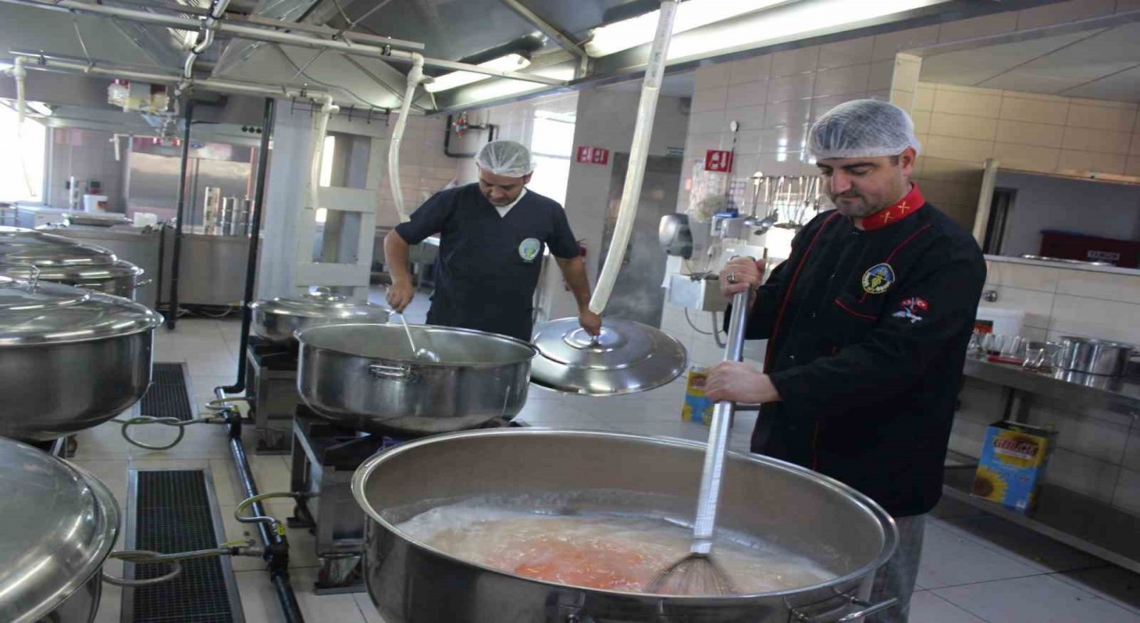 Turgutluda Sizden gelen bağışlarla aş olalım sofralara kampanyası devam ediyor