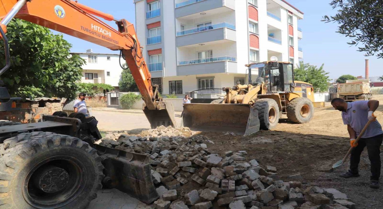 Turgutlunun sokakları bir bir yenileniyor