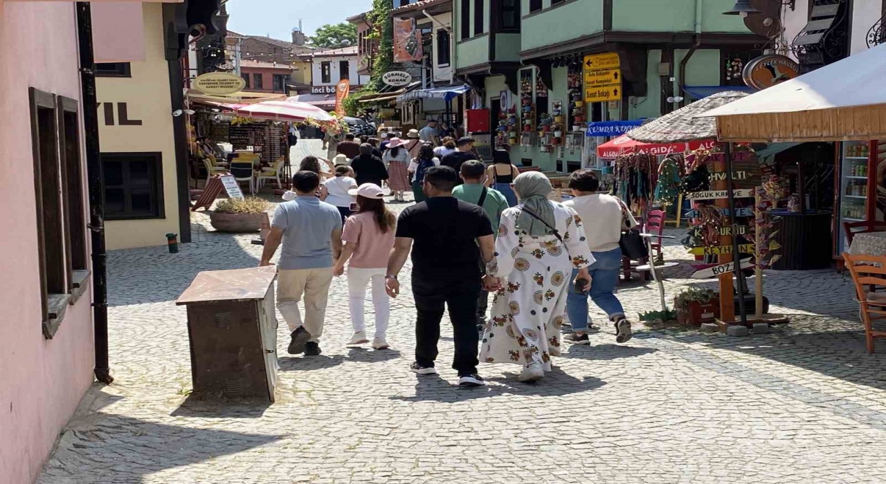 Turistler bayram tatilinde Tarihi Odunpazarı Evlerini ziyaret etti