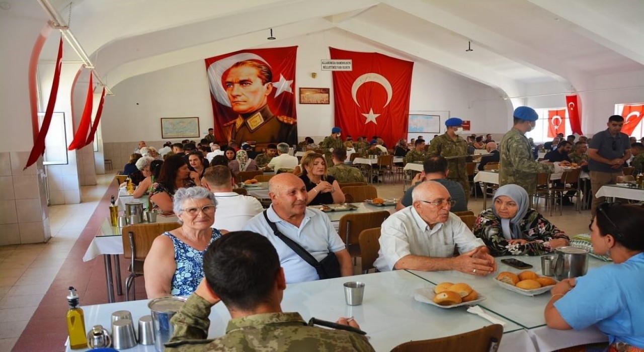 Türk Kara Kuvvetlerinin 2234üncü kuruluş yıl dönümünde şehit aileleri ve gaziler onuruna yemek düzenlendi