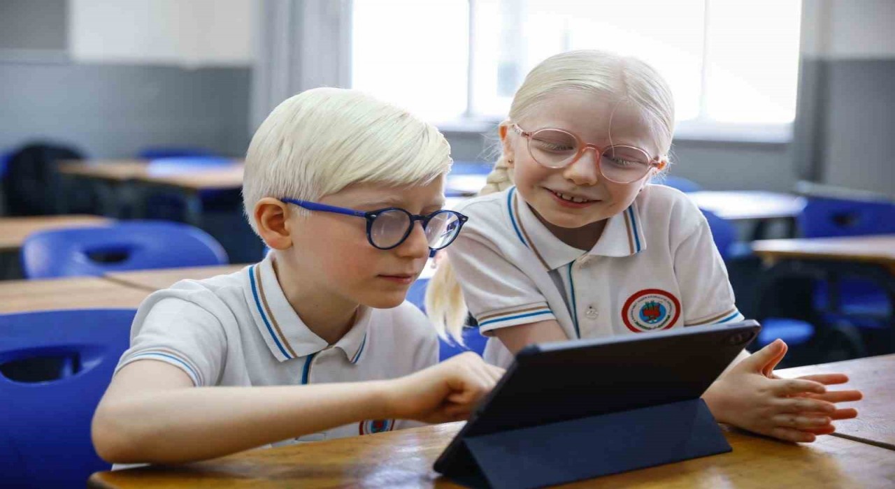 Türk Telekomun ‘TahtApp uygulaması ile az gören çocuklar sınıflarda engelleri aşıyor