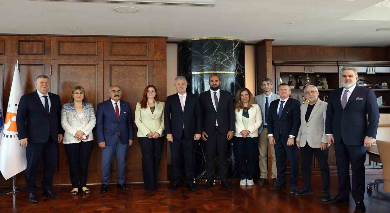 Türkiye Satranç Federasyonundan, İZTOya ziyaret