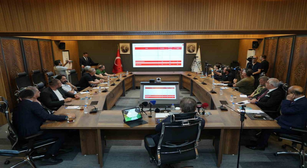 Türkiyede bir ilk; Erzincanda güvenli adımlar için okullarda kauçuk zemin projesi hayata geçiyor