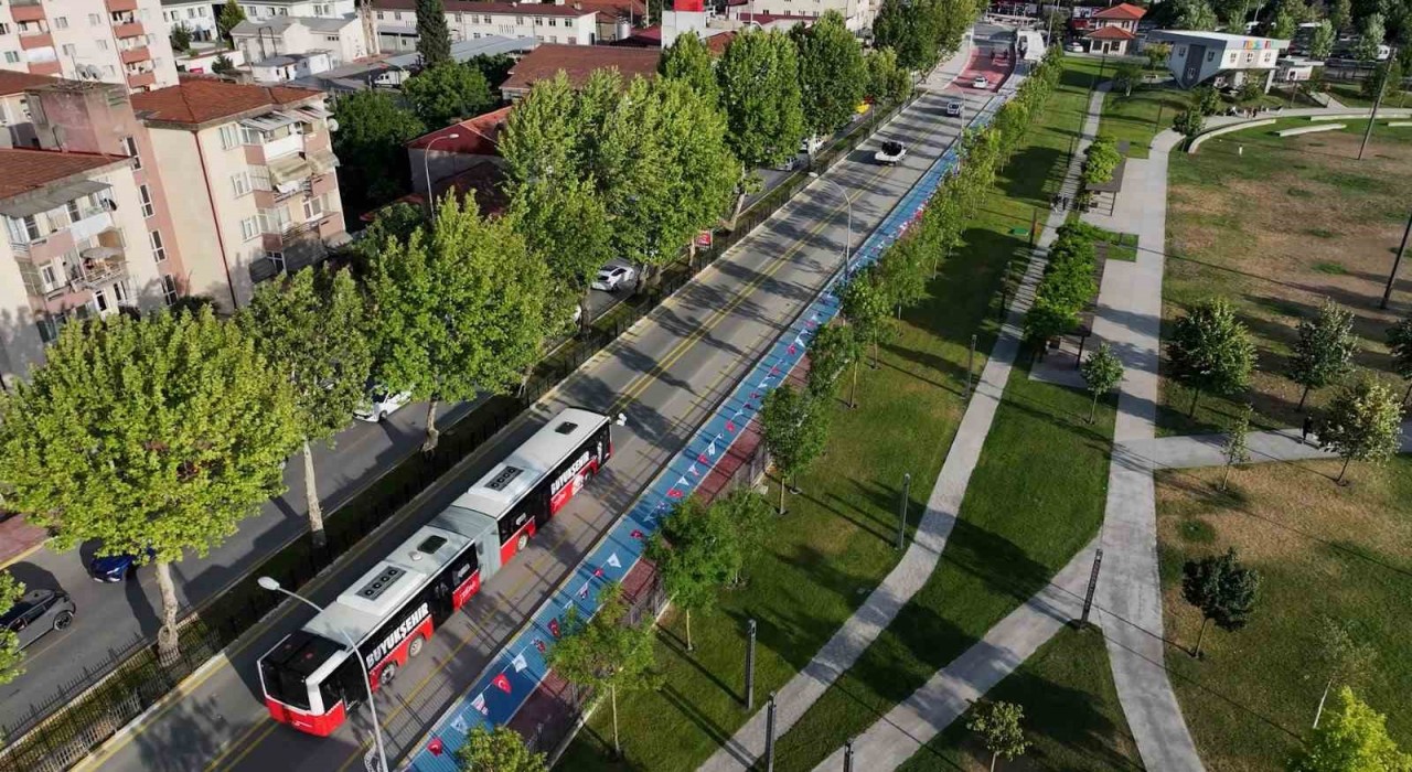 Türkiyede ikinci şehir Sakarya oldu: Metrobüsler ilk seferini yaptı