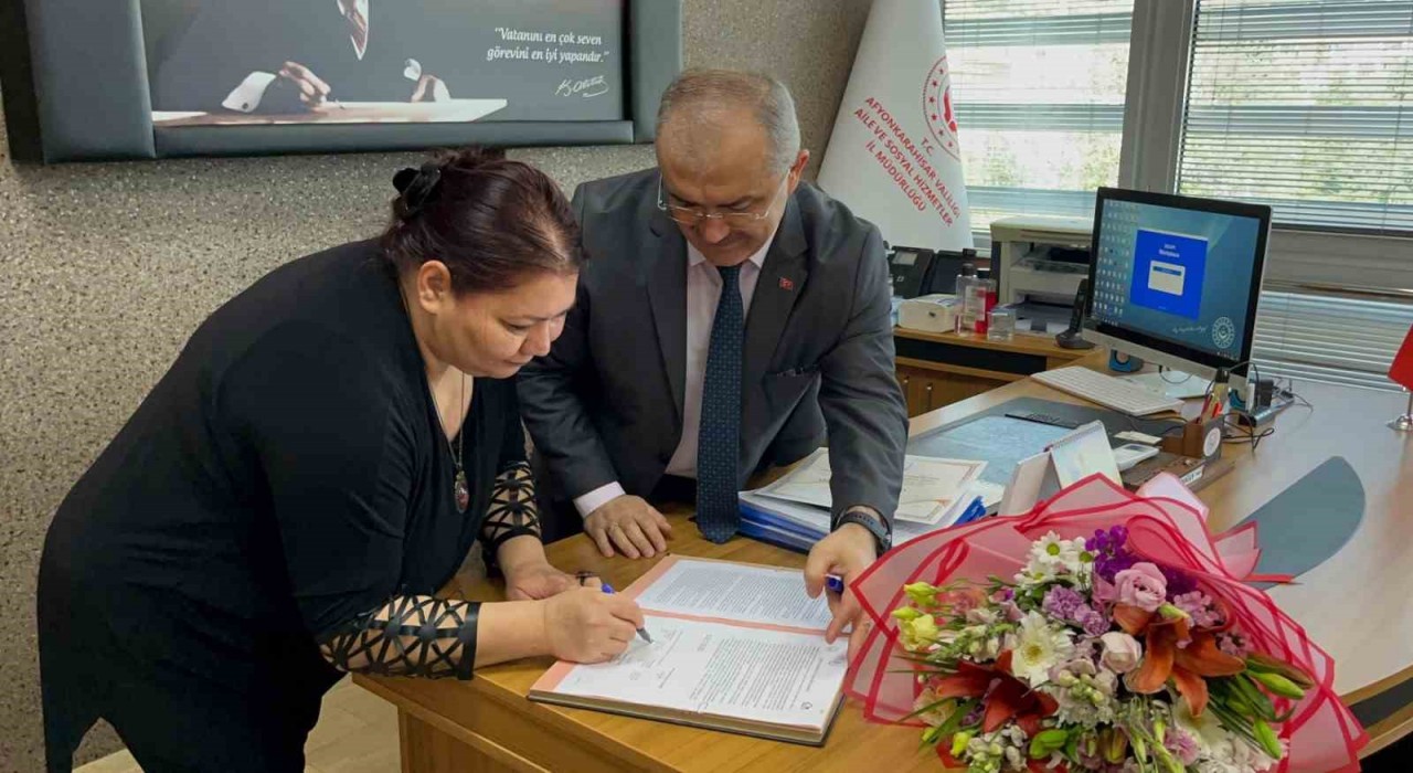 Türkiyede ilk kez uygulanan Geçici Koruyucu Aile modeliyle Asel bebek bayramı sıcak bir yuvada geçirecek