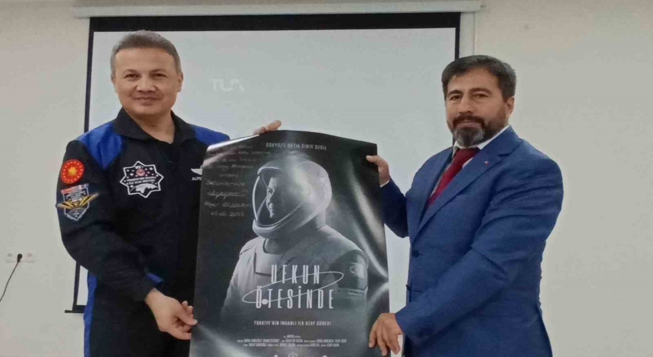 Türkiyenin ilk astronotu Alper Gezeravcı, Anamurda öğrencilerle buluştu