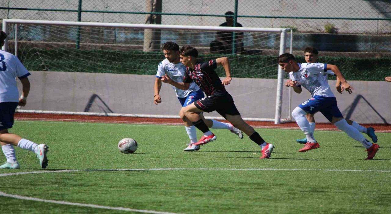 U17 Türkiye Futbol Şampiyonası Karabükte başladı