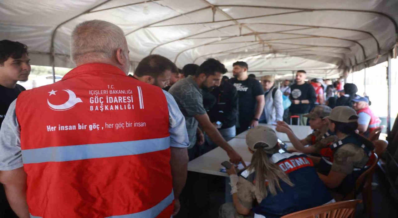 Ülkesine dönüş yapan Suriyelilerin buruk heyecanı