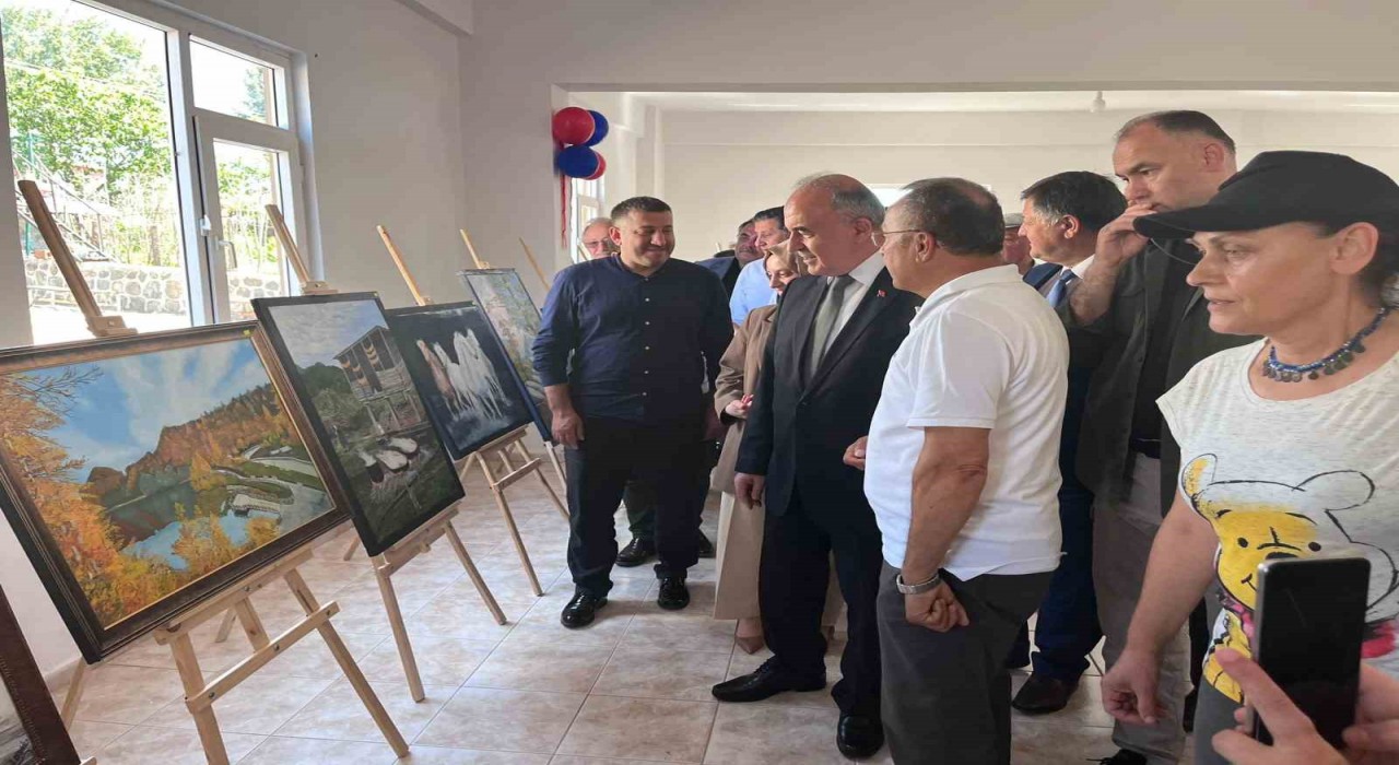 Ulubeyde ‘Anlamlı Renkler resim sergisi açıldı