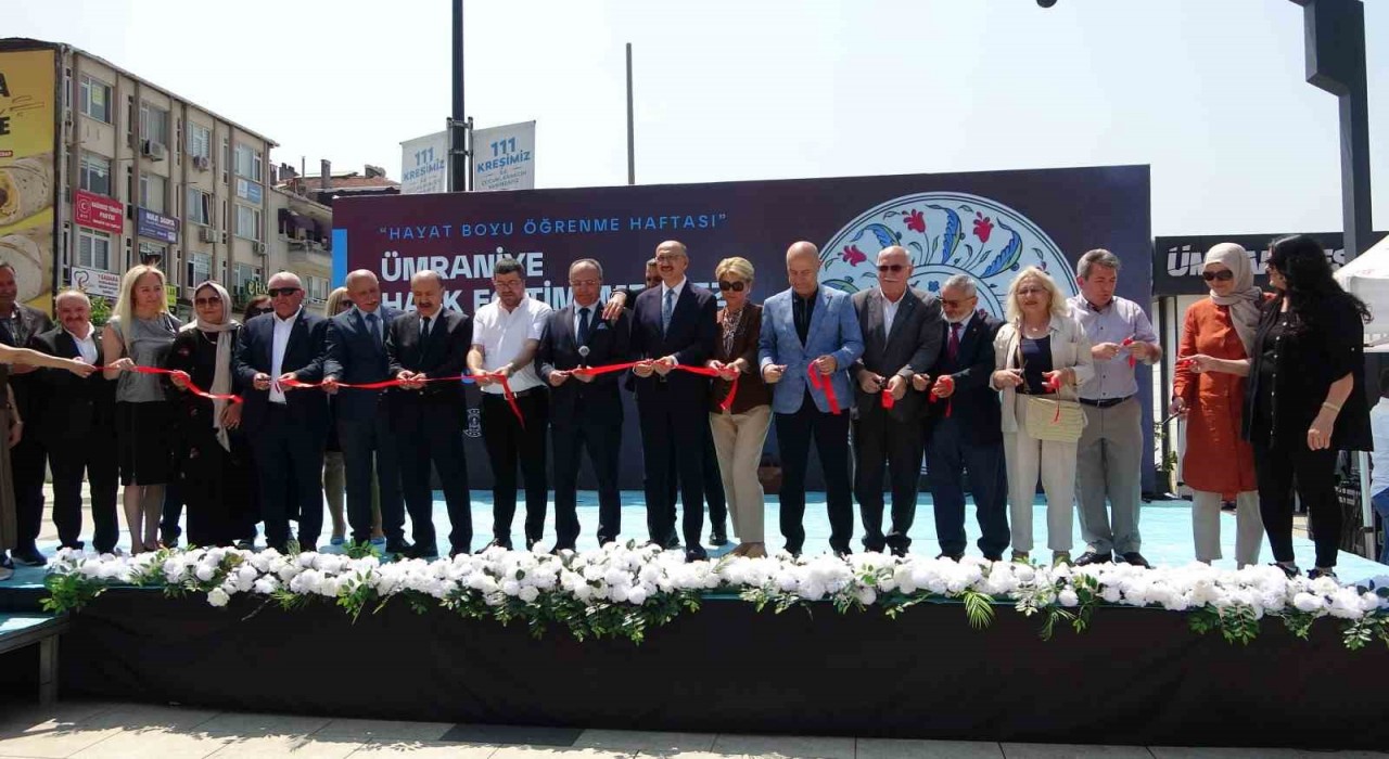 Ümraniyede ‘Halk Eğitimi Merkezi Yıl Sonu Sergisi açıldı