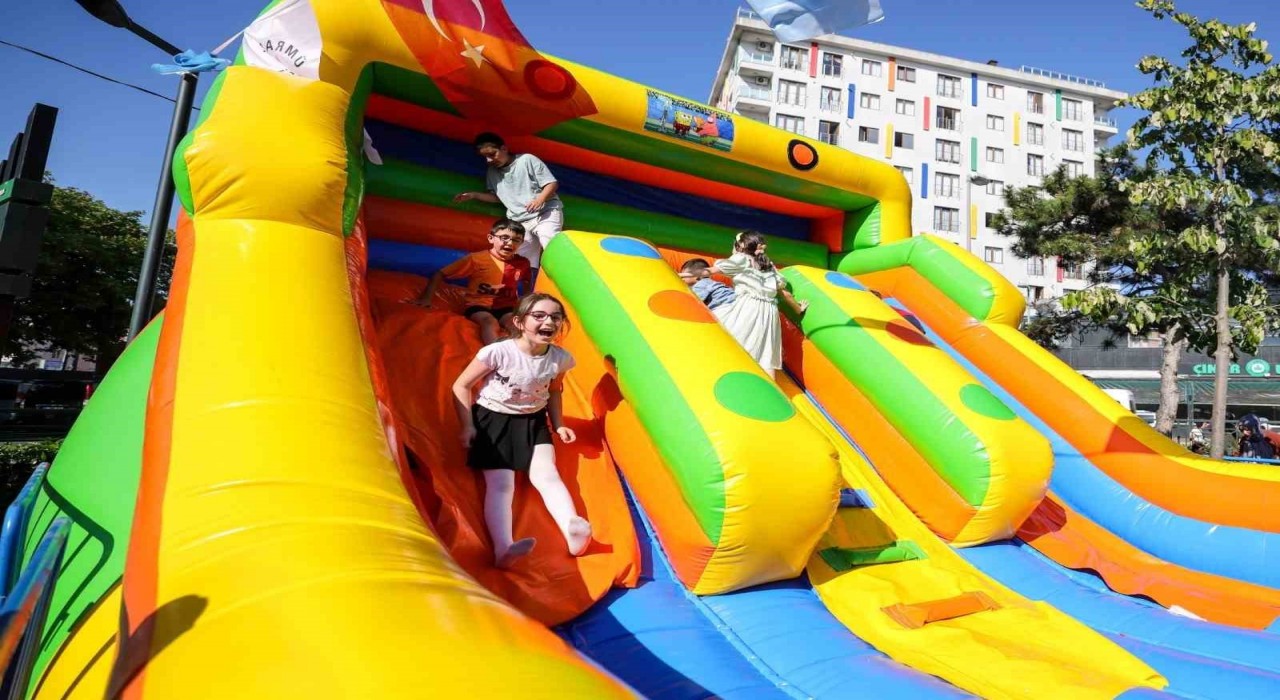 Ümraniyenin parklarında yaz coşkusu: Çocuk festivali başladı