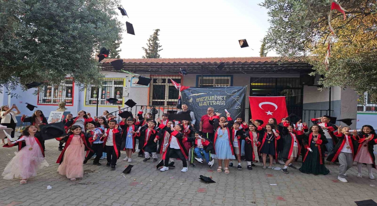 Umurlu Atatürk İlkokulunda mezuniyet heyecanı