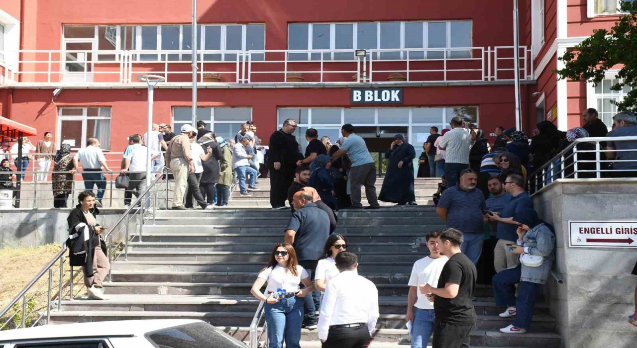 Üniversite sınavı için öğrenciler TYTde ter döktü
