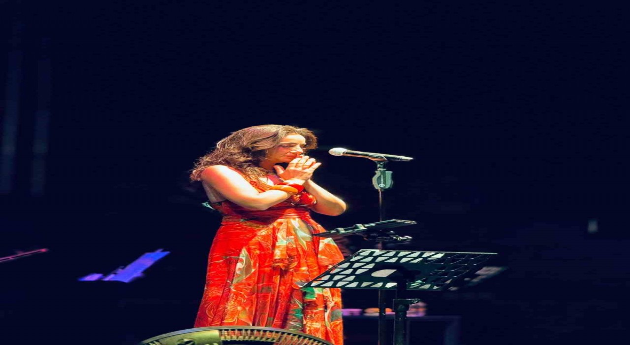Ünlü sanatçı Gürman, Bodrumda müzikseverlerle unutulmaz bir gece yaşattı
