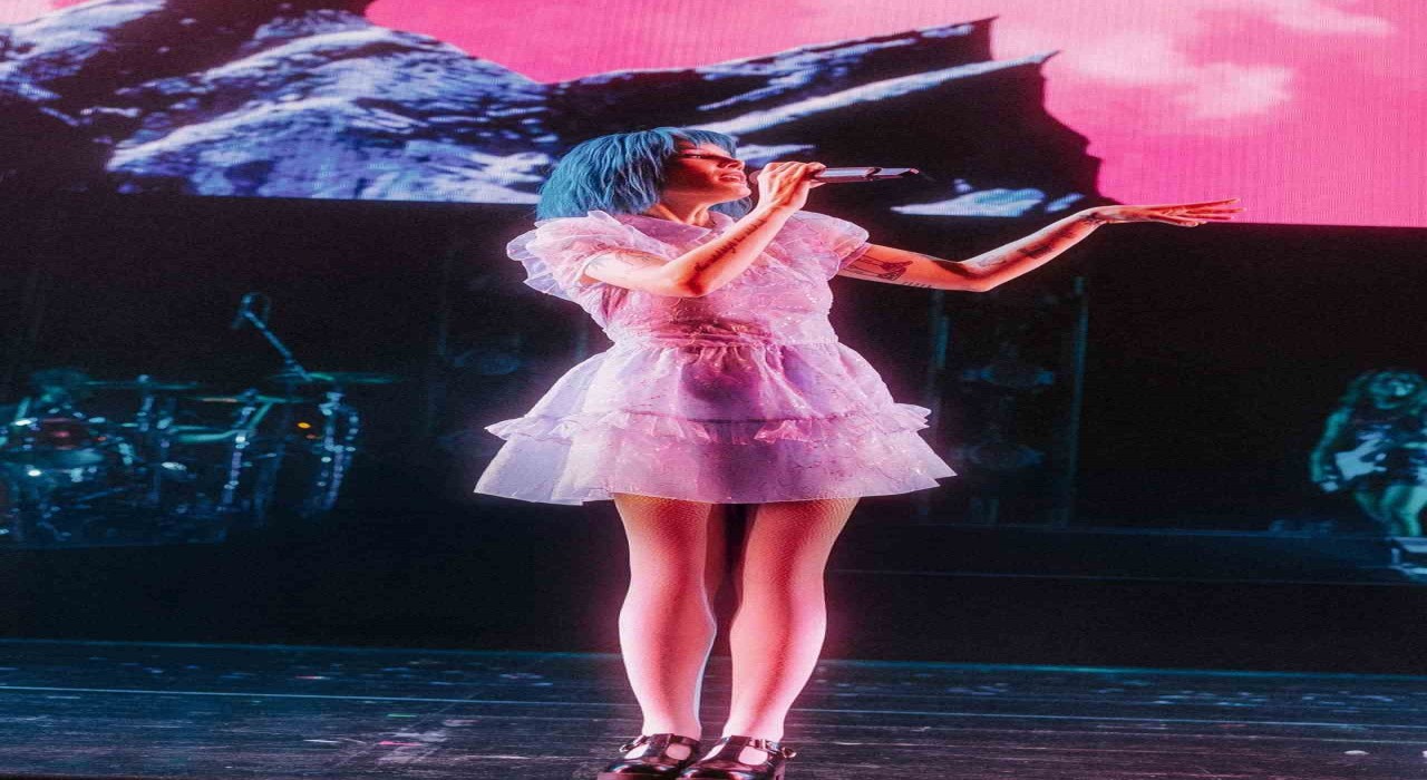 Ünlü yıldız Halseyden konser öncesinde Türk hayranlarına dikkat çekici mesaj