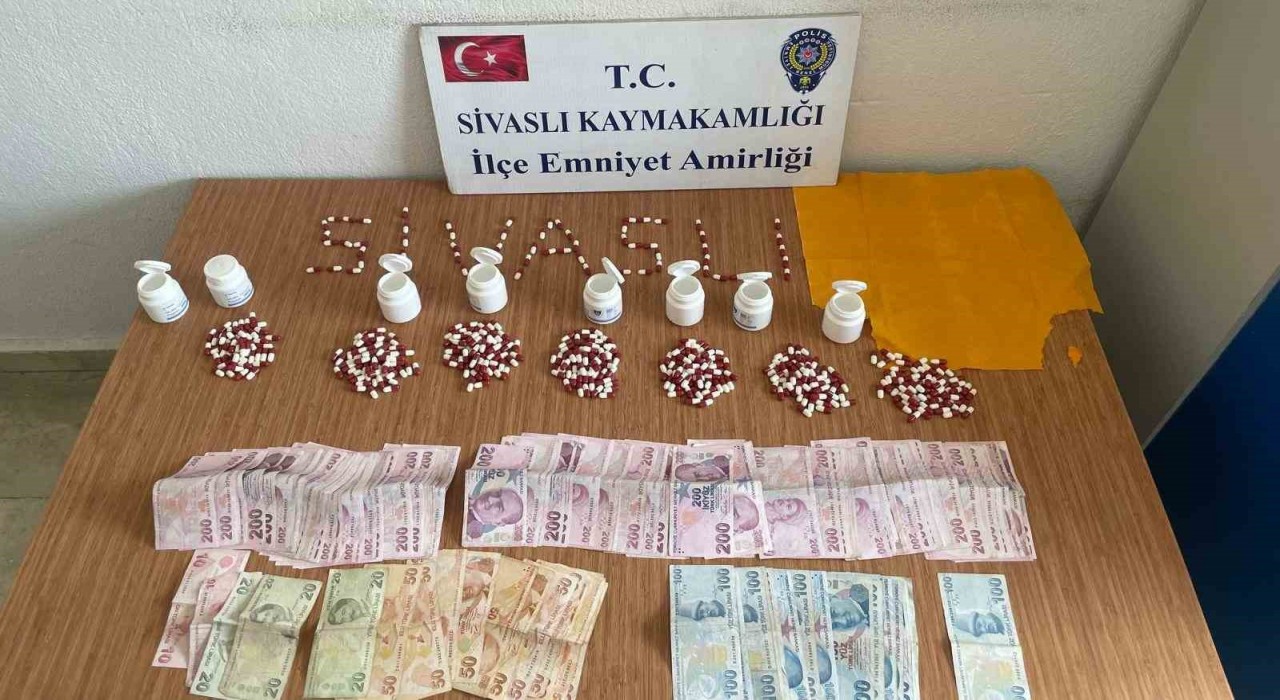 Uşakta 3 uyuşturucu satıcısı tutuklandı