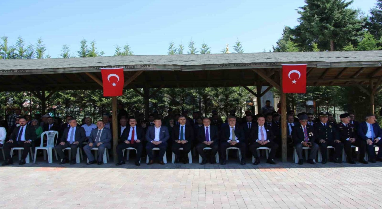 Uşakta bayram arifesinde şehitler unutulmadı