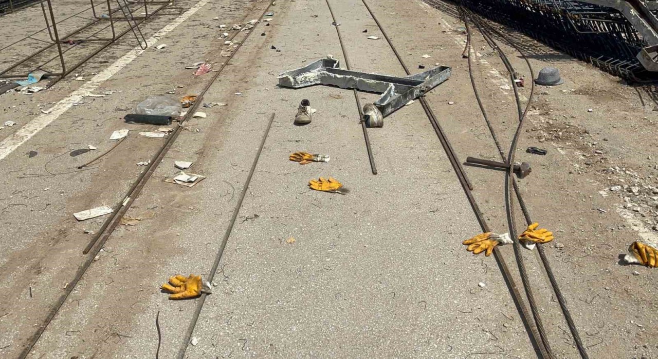 Üst geçit çalışmasında vincin kaldırdığı demir yüklü halat koptu: 3 işçi yaralandı