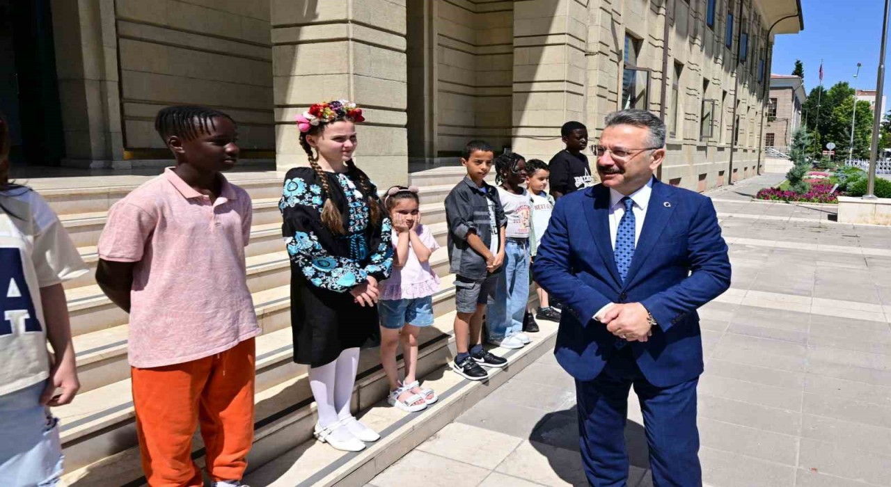 Vali Aksoy, çocuk işçiliğiyle ilgili video çekimine katıldı