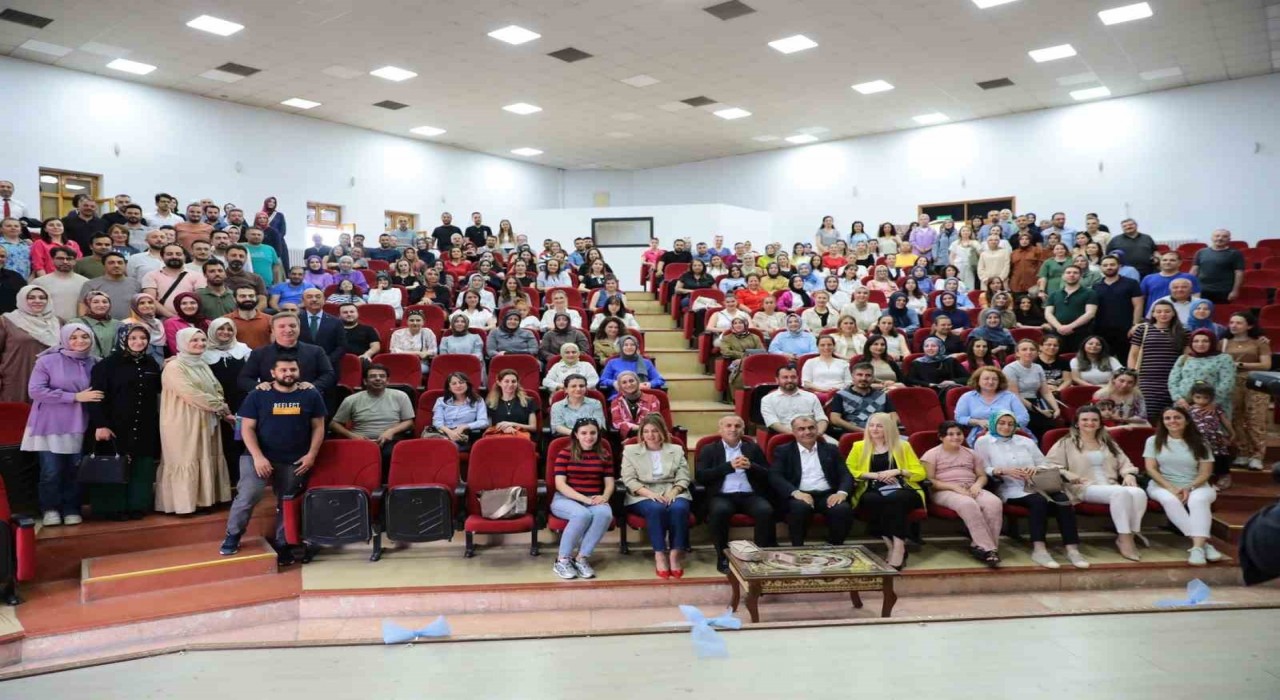 Vali Aydoğdu, İngilizce ve matematik branşlarında görev yapan öğretmenlerle bir araya geldi