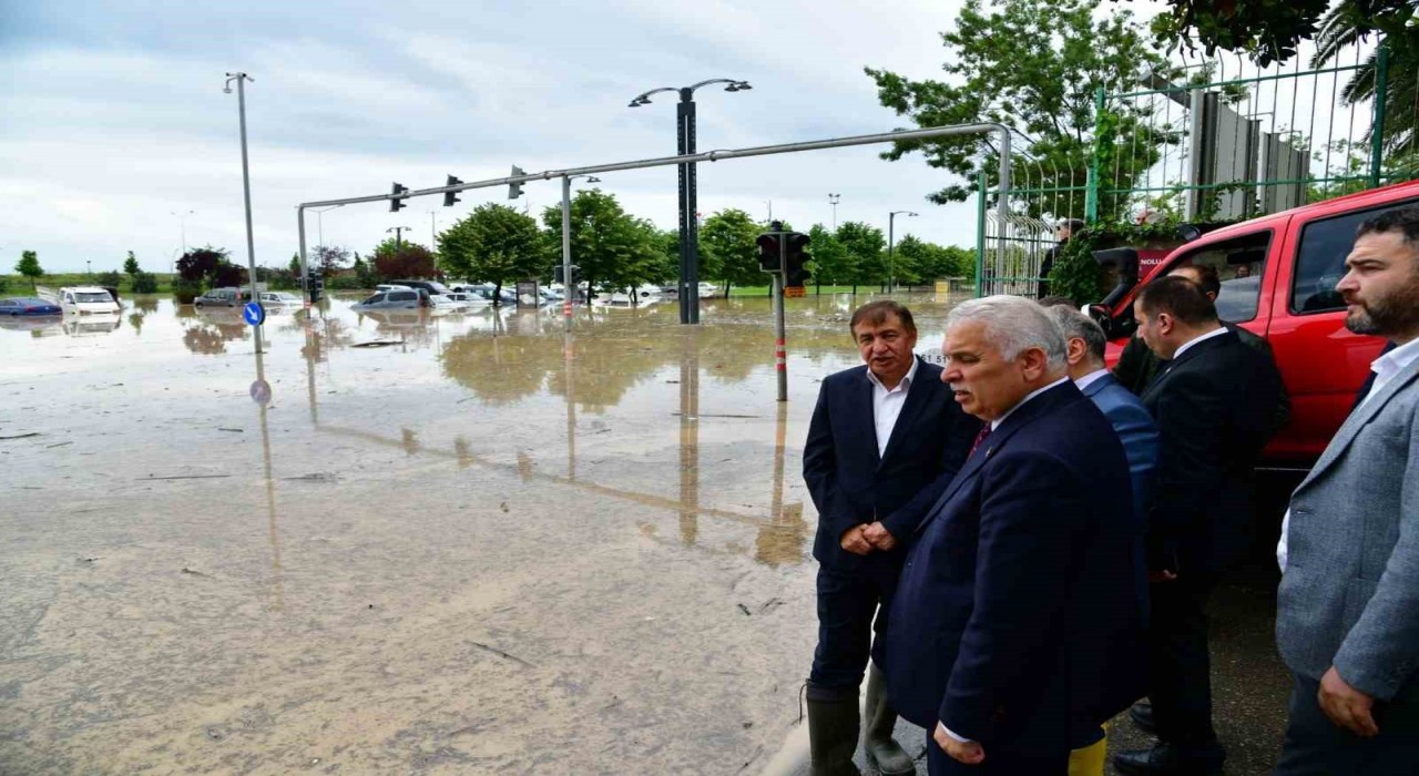 Vali Aziz Yıldırım:  Bir kaybımız var inşallah canlı olarak ulaşırız
