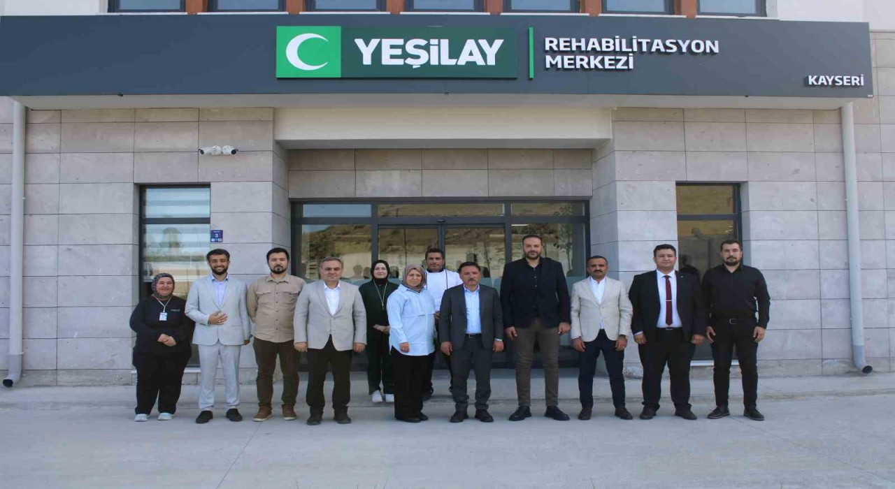 Vali Çiçek, Rehabilitasyon Merkezinde tedavi gören bağımlılar ile bayramlaştı