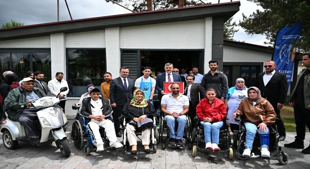 Vali Çiftçi, engelli vatandaşlarla bir araya geldi