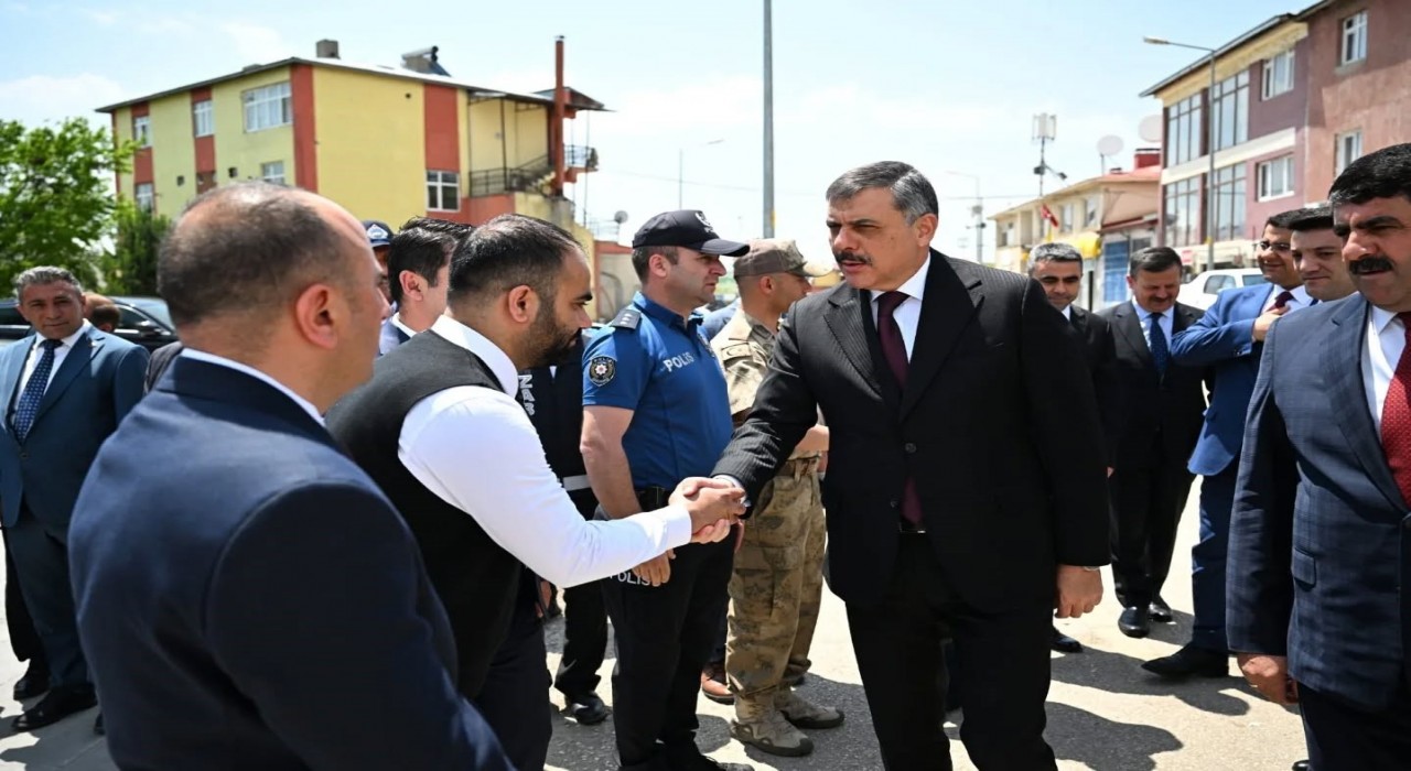 Vali Çiftçiden Köprüköy çıkarması