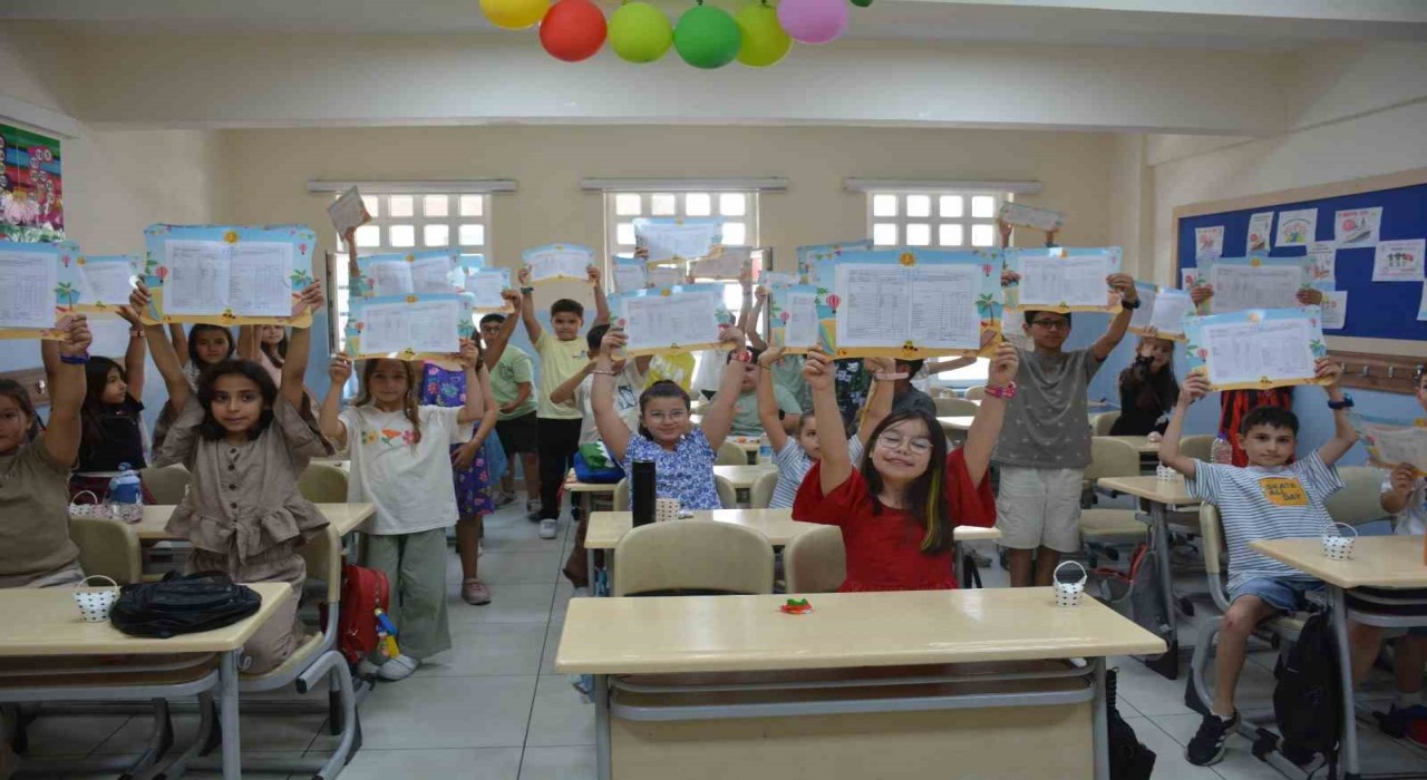 Vali Faik Oktay Sözer, çocuklara bol bol kitap okumalarını tavsiye etti