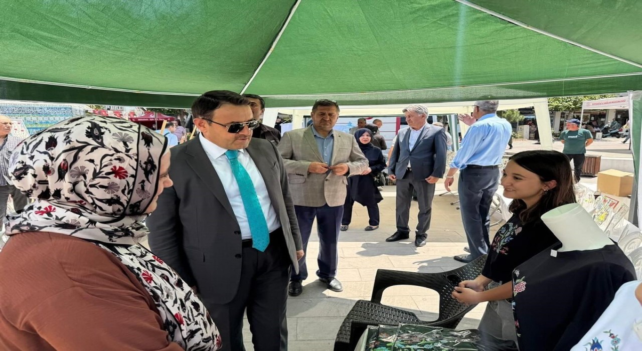 Vali Musa Işın, ADEM projesi kapsamında hazırlanan el emeği ürünler sergisini ziyaret etti