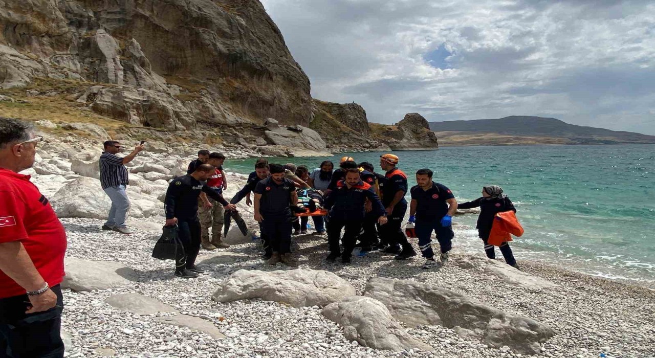 14 Yaşındaki Çocuk Van Gölü’nde Boğularak Öldü